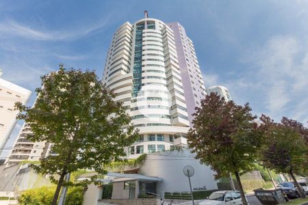 3_photo/94dce22e9f.25db2ad9d9bd01a5-ATLAS-cd0a811d-4d5b-41b3-8bb9-76ee68e206c1.jpg de apartamento à venda com 3 quartos, 222m² em Mossunguê, Curitiba