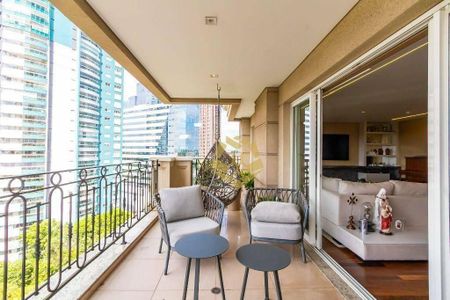 47_photo/94dce22f45.c118c16e6e2b98d3-ATLAS-d01348d6-d81d-46c8-8187-e8d3e080927c.jpg de apartamento para alugar com 4 quartos, 340m² em Mossunguê, Curitiba