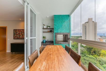 4_photo/94dce22f6f.e85a8a26a77b48c2-ATLAS-cb1807f3-52e8-4f11-aa15-a3e7f1d6c1b1.jpg de apartamento à venda com 3 quartos, 142m² em Mossunguê, Curitiba