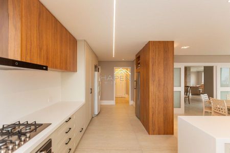 5_photo/94dce22fa7.7a69ff73eb43ff8d-ATLAS-bd331ff6-be5c-4ed7-b675-f13683cbeb8e.jpg de apartamento à venda com 4 quartos, 414m² em Mossunguê, Curitiba