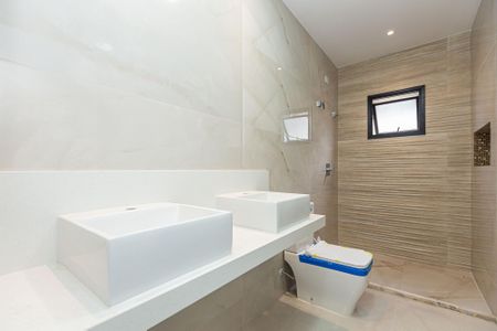 24_photo/94dce23035.6c623372c172fc17-ATLAS-3ca2a86f-b295-4543-a238-df4dca40afca.jpg de casa à venda com 3 quartos, 242m² em Mossunguê, Curitiba