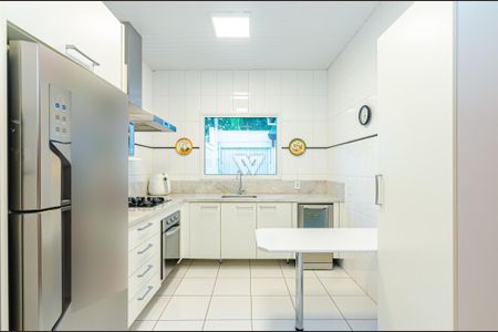 2_photo/94dce23035.96ab9a77f00113ea-ATLAS-fab289a5-3233-4cbe-aeef-4f8e1ebf54c3.jpg de casa à venda com 2 quartos, 250m² em Mossunguê, Curitiba