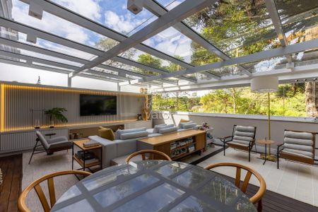 15_photo/94dce230bf.4f48e483d4bcdc3b-ATLAS-6da7d008-993f-4ef6-8511-676672c1e4bd.jpg de casa de condomínio à venda com 3 quartos, 320m² em Campo Comprido, Curitiba