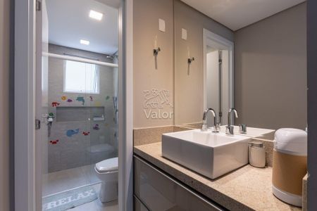 3_photo/94dce230bf.4f48e483d4bcdc3b-ATLAS-8cf0d0d5-0614-4e60-9b46-fc3873ce5806.jpg de casa de condomínio à venda com 3 quartos, 320m² em Campo Comprido, Curitiba