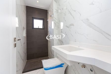 12_photo/94dce231a5.d6af0fe843853389-ATLAS-5677bcc6-4d77-4f4d-9057-c2a0f64bc0a3.jpg de casa à venda com 3 quartos, 218m² em Mossunguê, Curitiba