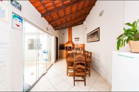6_photo/94dce23257.ceff8192393c33de-ATLAS-85a74a1a-37af-41e4-97b3-6a3718dcb4c8.jpg de casa à venda com 3 quartos, 83m² em Mossunguê, Curitiba