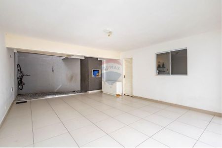 4_photo/94dce233b5.ef9097c2fd5b064b-ATLAS-0866a19a-da3f-48ce-855e-60b7d2193703.jpg de casa à venda com 3 quartos, 224m² em Mossunguê, Curitiba