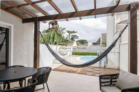 4_photo/94dce233b7.ca777cbc54495f7f-ATLAS-099e98ec-f43c-4e52-b8ff-d68b8aa356e9.jpg de casa à venda com 3 quartos, 214m² em Mossunguê, Curitiba