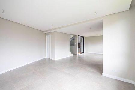 3_photo/94dce233bf.2f15d505e37c7ac5-ATLAS-a1ba3e59-c0dc-43f2-b419-973742247f8d.jpg de casa à venda com 3 quartos, 180m² em Mossunguê, Curitiba