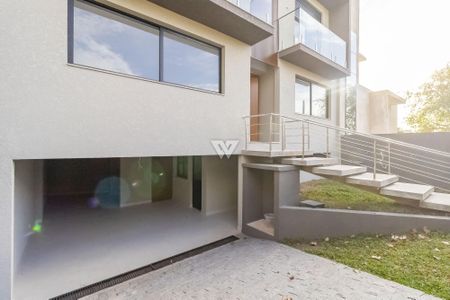 34_photo/94dce233d3.65b02e951a0b80a1-ATLAS-a9fafd21-b050-4e95-b6b9-b9cd911444c3.jpg de casa à venda com 4 quartos, 216m² em Mossunguê, Curitiba