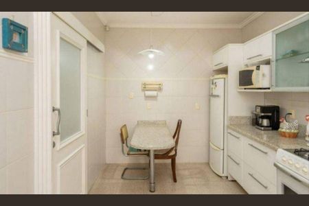 9_photo/94dce235ff.be72bd3c78b3513c-ATLAS-3e5ba66d-7de0-4513-9ccc-e7b42a09b282.jpg de casa de condomínio à venda com 3 quartos, 380m² em Campo Comprido, Curitiba