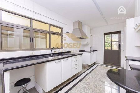 12_photo/94dce237c5.dab2038715a2b272-ATLAS-a3df1c42-d151-42e5-96da-c031572df410.jpg de casa de condomínio à venda com 5 quartos, 411m² em Campo Comprido, Curitiba