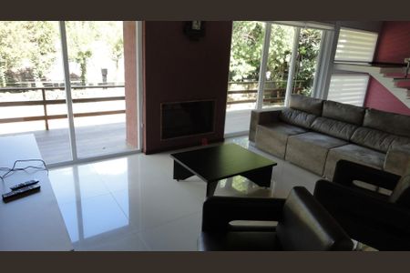 2_photo/94dce23973.cd6912d4e48c45dd-ATLAS-0508e2e1-1b9b-4cbf-a4e4-5f25f6c9bc1e.jpg de casa à venda com 3 quartos, 200m² em Campo Comprido, Curitiba