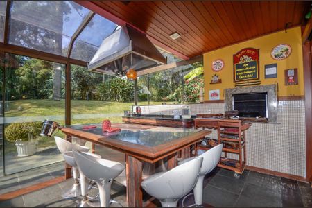 11_photo/94dce2397f.c06c3c5dbfc3661b-ATLAS-2e32f7ab-8da5-454c-af76-b9b186e03157.jpg de casa à venda com 4 quartos, 560m² em Campo Comprido, Curitiba