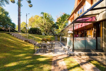 5_photo/94dce2397f.c06c3c5dbfc3661b-ATLAS-37097e57-8d06-40a0-ac20-2b1cd0372e72.jpg de casa à venda com 4 quartos, 530m² em Campo Comprido, Curitiba