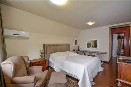 12_photo/94dce2397f.c06c3c5dbfc3661b-ATLAS-3d30a6c9-7b45-47d8-832a-91c21941a9e1.jpg de casa à venda com 4 quartos, 560m² em Campo Comprido, Curitiba