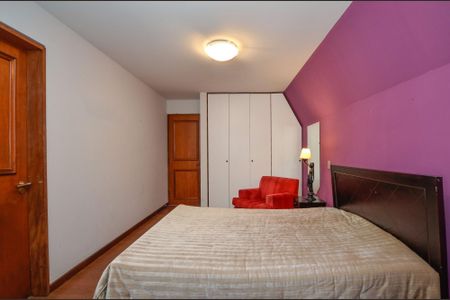 47_photo/94dce2397f.c06c3c5dbfc3661b-ATLAS-5f58f1b1-5d16-43da-9b3d-c35e91998532.jpg de casa à venda com 4 quartos, 560m² em Campo Comprido, Curitiba