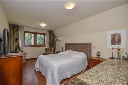 38_photo/94dce2397f.c06c3c5dbfc3661b-ATLAS-87fa1b67-abf4-4111-add3-874abd4a6ada.jpg de casa à venda com 4 quartos, 560m² em Campo Comprido, Curitiba