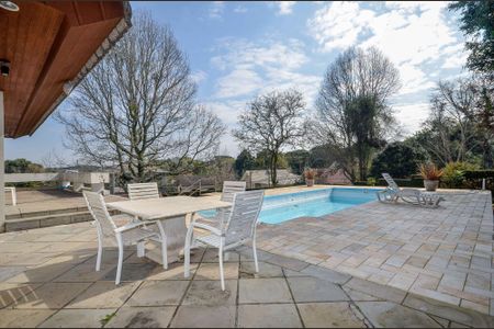 6_photo/94dce2397f.c06c3c5dbfc3661b-ATLAS-958601a3-efaa-43dd-82a7-ffe5f7befc65.jpg de casa à venda com 4 quartos, 560m² em Campo Comprido, Curitiba