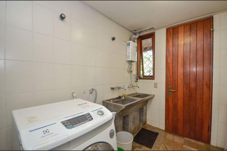 31_photo/94dce2397f.c06c3c5dbfc3661b-ATLAS-a11f7bcd-dfea-4315-9673-167381b2e7a6.jpg de casa à venda com 4 quartos, 560m² em Campo Comprido, Curitiba