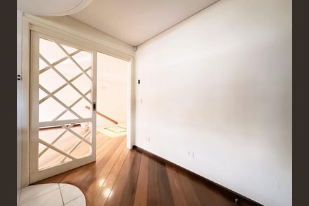 6_photo/94dce23fe1.9c27ff06134c7db2-ATLAS-da117c2f-8a8e-43d1-a167-503d9c3c21b7.jpg de casa à venda com 4 quartos, 303m² em Cidade Industrial de Curitiba, Curitiba