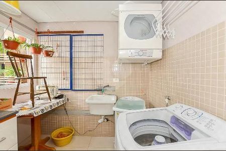17_photo/94dce24207.9d2320855e37ff98-ATLAS-94e2a1c8-7d38-432c-baf5-23d7d032c688.jpg de casa à venda com 3 quartos, 200m² em Campo Comprido, Curitiba
