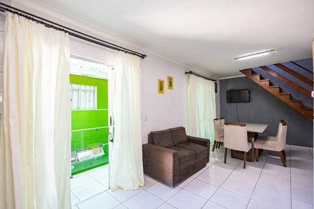 3_photo/94dce2424f.f63caee062125e05-ATLAS-866fdee3-12bd-498d-a3d1-ae630a0b4b14.jpg de casa à venda com 6 quartos, 310m² em Cidade Industrial de Curitiba, Curitiba