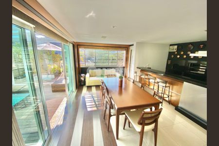 9_photo/94dce2446b.fa2080acbd2fe860-ATLAS-eda80f7d-bc8b-4ef2-9d1f-2c3a67dbfd74.jpg de casa à venda com 4 quartos, 476m² em Campo Comprido, Curitiba