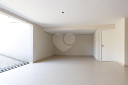 2_photo/94dce245b9.5e5216daf89ec24b-ATLAS-03ec35e9-c374-4a4e-be9d-e021b546cd0e.jpg de casa de condomínio à venda com 3 quartos, 354m² em Campo Comprido, Curitiba