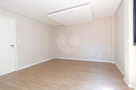 3_photo/94dce245b9.5e5216daf89ec24b-ATLAS-0459dda3-3797-4e49-929d-3d59d1726af2.jpg de casa de condomínio à venda com 3 quartos, 354m² em Campo Comprido, Curitiba