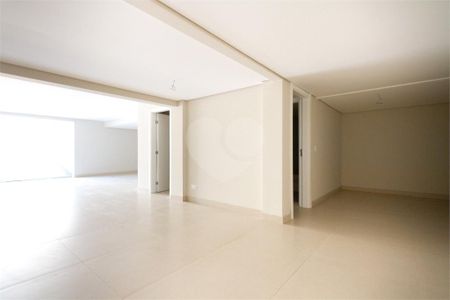 7_photo/94dce245b9.5e5216daf89ec24b-ATLAS-1eb83616-73dc-4af5-8d13-c36219b03bfa.jpg de casa de condomínio à venda com 3 quartos, 354m² em Campo Comprido, Curitiba