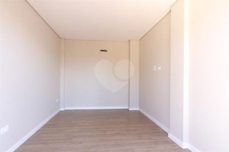 8_photo/94dce245b9.5e5216daf89ec24b-ATLAS-24e7593a-96c3-4d66-9944-e2a08cfe84fd.jpg de casa de condomínio à venda com 3 quartos, 354m² em Campo Comprido, Curitiba