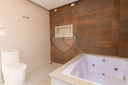 16_photo/94dce245b9.5e5216daf89ec24b-ATLAS-74eb6794-7cd2-4f09-99d7-4f7d2e27c2a1.jpg de casa de condomínio à venda com 3 quartos, 354m² em Campo Comprido, Curitiba