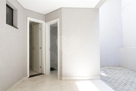 7_photo/94dce245b9.5e5216daf89ec24b-ATLAS-919e455a-0a7e-4e36-8a21-11baafe30e52.jpg de casa de condomínio à venda com 3 quartos, 354m² em Campo Comprido, Curitiba