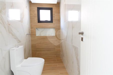 14_photo/94dce245b9.5e5216daf89ec24b-ATLAS-d6515526-c33e-44e7-bd75-8bd77757779f.jpg de casa de condomínio à venda com 3 quartos, 354m² em Campo Comprido, Curitiba