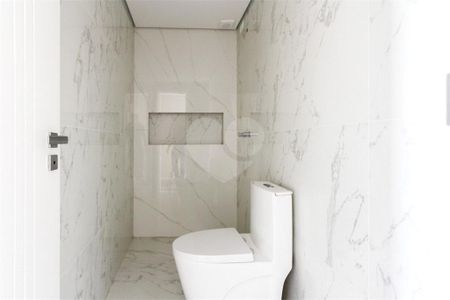 15_photo/94dce245b9.5e5216daf89ec24b-ATLAS-e31335de-fd2b-4d93-8ec0-257f5e513e55.jpg de casa de condomínio à venda com 3 quartos, 354m² em Campo Comprido, Curitiba