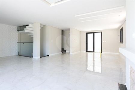 5_photo/94dce245b9.5e5216daf89ec24b-ATLAS-e72b9be4-e3ca-4413-85c4-9b0d11574a82.jpg de casa de condomínio à venda com 3 quartos, 354m² em Campo Comprido, Curitiba