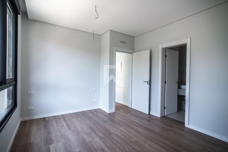 31_photo/94dce245b9.bd9ecedd263a66fc-ATLAS-a2ccad71-bb7f-4b72-82c3-9c3c72a23e58.jpg de casa à venda com 3 quartos, 250m² em Campo Comprido, Curitiba