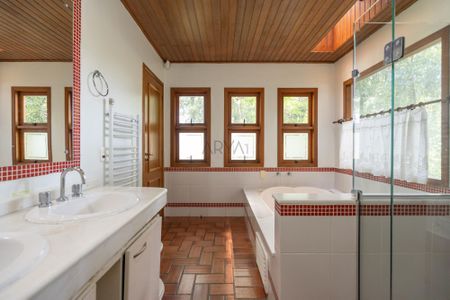 6_photo/94dce24783.9f389e5fbe0155e0-ATLAS-104ae036-13e2-43ef-b600-e2d4fd49da33.jpg de casa à venda com 6 quartos, 352m² em Campo Comprido, Curitiba