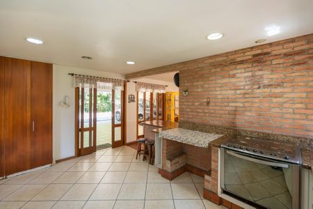 11_photo/94dce24783.9f389e5fbe0155e0-ATLAS-12e8af29-4e11-4b0b-92ab-e77e165703fd.jpg de casa à venda com 6 quartos, 352m² em Campo Comprido, Curitiba