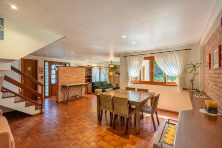 8_photo/94dce24783.9f389e5fbe0155e0-ATLAS-9782fa2b-926a-41c1-8bbd-d8885be94ea5.jpg de casa à venda com 6 quartos, 352m² em Campo Comprido, Curitiba