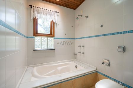 5_photo/94dce24783.9f389e5fbe0155e0-ATLAS-e4dd2c1c-34a8-48d5-b6e2-1d7e999031d8.jpg de casa à venda com 6 quartos, 352m² em Campo Comprido, Curitiba