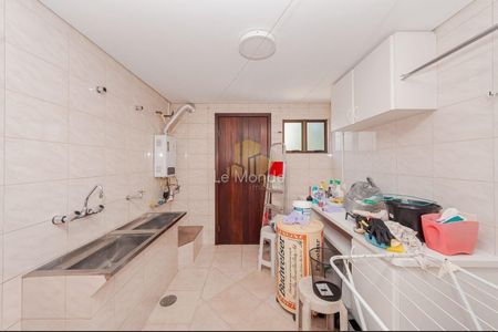 28_photo/94dce24895.4fc856360cf0b3d0-ATLAS-29c1bd64-fa68-4c37-9212-98aa8b9caa19.jpg de casa de condomínio à venda com 4 quartos, 380m² em Campo Comprido, Curitiba