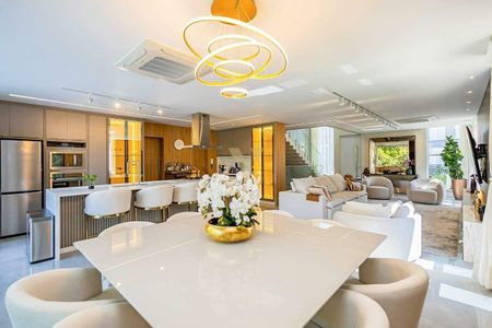 3_photo/94dce24d1d.9c27ff06134c7db2-ATLAS-207f6ea8-eddf-4b0e-a24e-c06e0025189f.jpg de casa de condomínio à venda com 3 quartos, 534m² em Campo Comprido, Curitiba