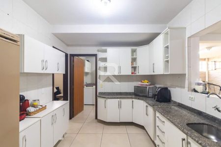 9_photo/94dce24feb.adbb37f92a381176-ATLAS-406d08cd-a539-41b6-a65c-5b619a44cc67.jpg de casa à venda com 4 quartos, 300m² em Campo Comprido, Curitiba