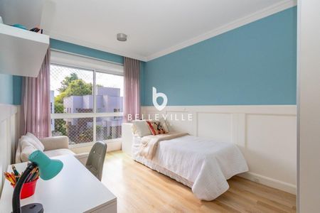 27_photo/94dce253db.541a4d78ba088c81-ATLAS-b27b2a0f-4b1b-4392-b3e5-703e39fec69e.jpg de casa de condomínio à venda com 3 quartos, 259m² em Campo Comprido, Curitiba