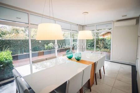 14_photo/94dce254b9.e4a17acde6dce7f7-ATLAS-144bef60-367c-4a4f-baca-976b0a9757ba.jpg de casa à venda com 5 quartos, 556m² em Campo Comprido, Curitiba