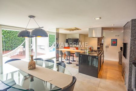 41_photo/94dce254b9.e4a17acde6dce7f7-ATLAS-1812a4be-9048-434a-a746-e4f436ebb1ca.jpg de casa à venda com 5 quartos, 556m² em Campo Comprido, Curitiba