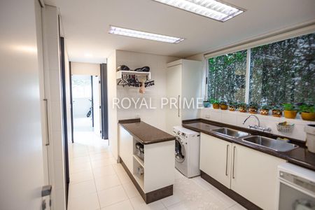 27_photo/94dce254b9.e4a17acde6dce7f7-ATLAS-2fab0aa6-db77-4200-9cf3-e0fcaaf22c80.jpg de casa à venda com 5 quartos, 556m² em Campo Comprido, Curitiba