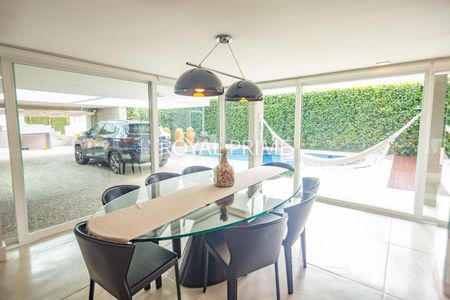 4_photo/94dce254b9.e4a17acde6dce7f7-ATLAS-efbdff73-93fc-4c03-b85b-d14064979433.jpg de casa à venda com 5 quartos, 556m² em Campo Comprido, Curitiba